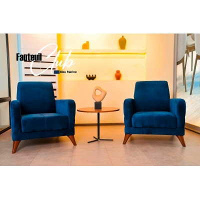 Découvrez le fauteuil club bleu 1+1, un élément incontournable pour un espace de détente élégant et confortable, désormais disponible à l'achat sur PromosN. Avec son design intemporel et sa couleur bleu profond, ce fauteuil club apporte une touche de raffinement et de style à n'importe quelle pièce de votre maison. Le fauteuil club est une icône du design intérieur, alliant charme rétro et confort moderne. Avec son revêtement en tissu bleu, ce fauteuil offre un look classique et élégant qui s'intègre parfaitement à tous les types de décor, qu'il soit traditionnel ou contemporain. Doté d'une assise spacieuse et d'un dossier enveloppant, ce fauteuil club offre un confort exceptionnel pour se détendre après une longue journée. Que ce soit pour lire un livre, regarder la télévision ou simplement se reposer, ce fauteuil vous invite à vous relaxer dans une ambiance chaleureuse et accueillante. Fabriqué avec des matériaux de haute qualité et une construction robuste, ce fauteuil club est conçu pour durer. Son cadre solide garantit une stabilité optimale, tandis que son revêtement en tissu résistant est facile à entretenir, pour une durabilité à long terme. Que vous l'installiez dans votre salon, votre bureau ou votre chambre à coucher, ce fauteuil club bleu 1+1 ajoute une touche de style et de confort à votre espace. Ne manquez pas cette occasion d'ajouter une pièce maîtresse à votre décoration intérieure avec ce fauteuil club, disponible dès maintenant sur PromosN. Redéfinissez votre style et créez un espace de détente luxueux que vous apprécierez pendant des années à venir.