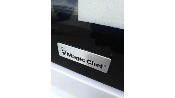 Cuisinière MAGIC CHEF 4 Feux 60x60 Minuterie Blanc MCSBRG24W