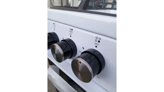Cuisinière MAGIC CHEF 4 Feux 60x60 Minuterie Blanc MCSBRG24W – Image 4