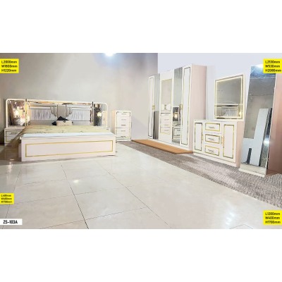 Chambre à Coucher ZS-103A Bois Laqué Blanc avec Finitions Dorées – Ensemble Complet Lit, Armoire et Coiffeuse