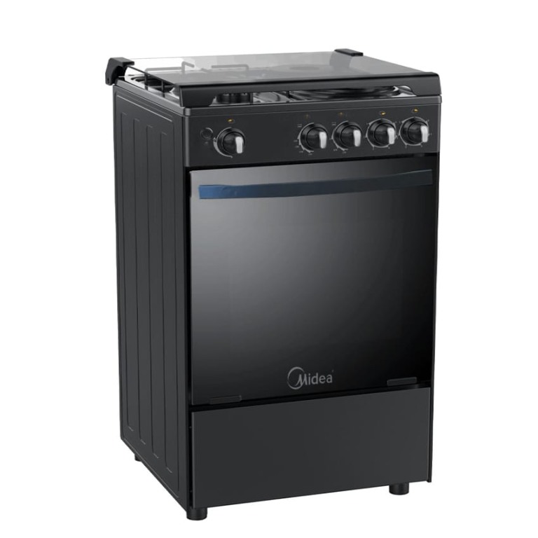 Cuisinière Midea 4 feux à gaz noir avec four et gril intégrés, sur fond blanc