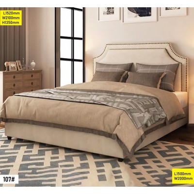 Lit 1.50M 150x200 cm en bois avec tête de lit haute et design moderne