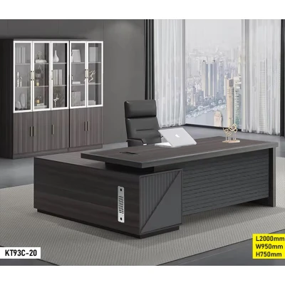 Bureau exécutif KT93C-20 en bois foncé, avec une grande surface de travail et un design moderne