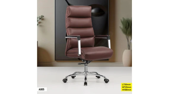 Fauteuil de bureau exécutif A805 en simili-cuir marron avec accoudoirs chromés et dossier haut segmenté