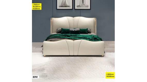 Lit king size 1.80M en bois avec matelas et oreillers, dans une chambre moderne