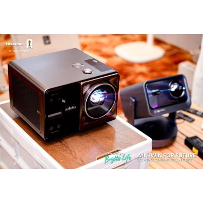 Projecteur 4K Hisense C2 Ultra avec écran de projection XXL