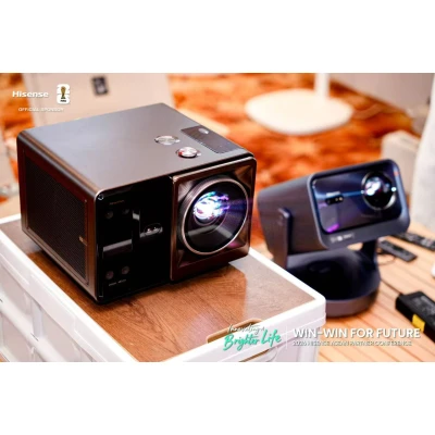 Projecteur 4K Hisense C2 Ultra avec écran de projection XXL