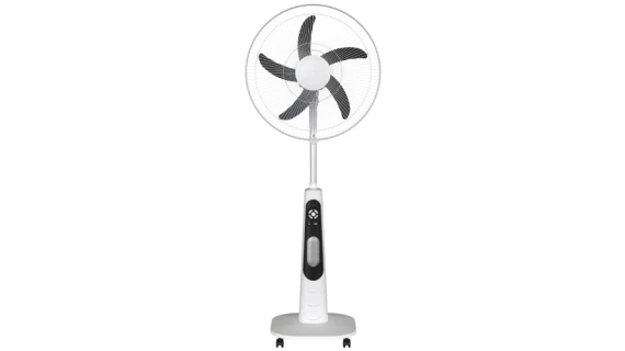 Ventilateur Rechargeable Regal 12 pouces avec télécommande et LED, sur pied, en fonctionnement