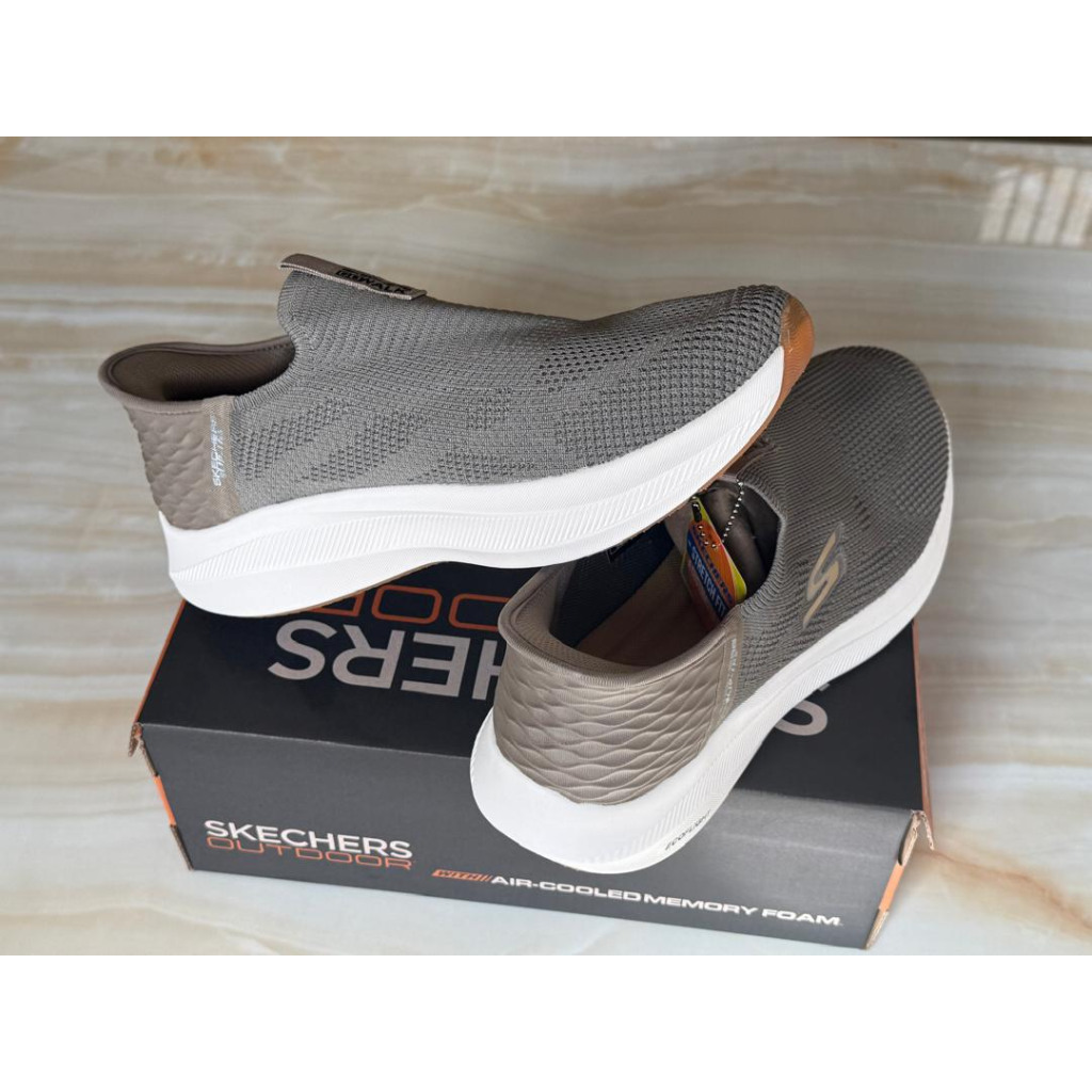 Sneakers Skechers Go Walk Outdoor pour homme, en taupe et marron-gris, avec semelle intérieure Air-Cooled Memory Foam et design slip-on