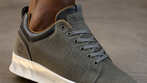 Sneaker Timberland homme nubuck gris perforé semelle blanche