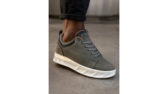 Sneaker Timberland Homme – Nubuck Gris Perforé Semelle Blanche