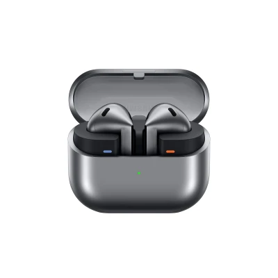 Samsung Galaxy Buds3 dans son étui de charge ouvert
